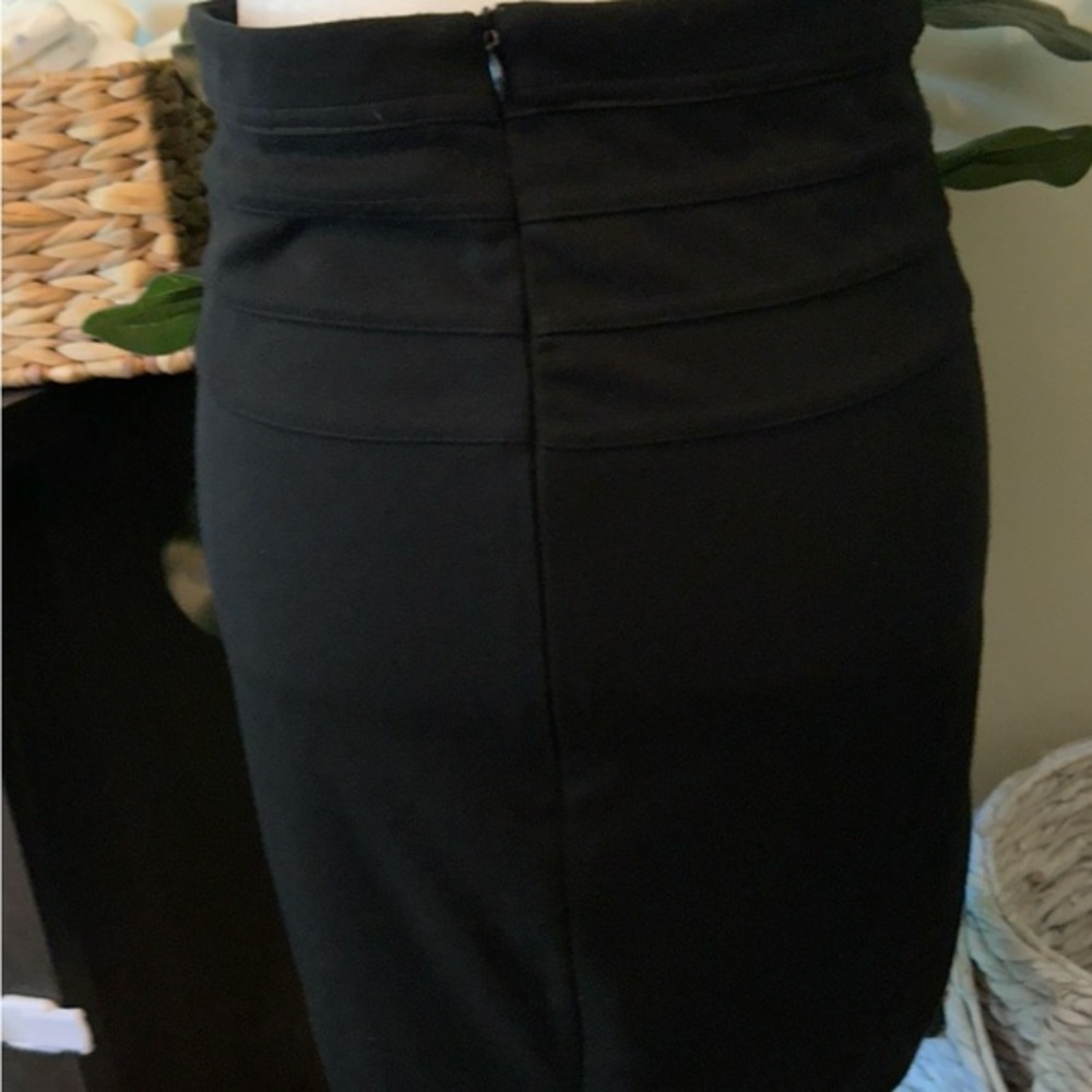 NWT black skirt size Medium mid length, Tulle